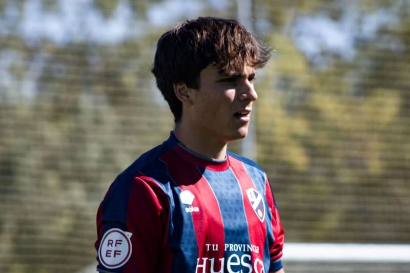 es chileno y juega en el Huesca de la Segunda División de España. Foto: Instagram Willy Chatiliez.