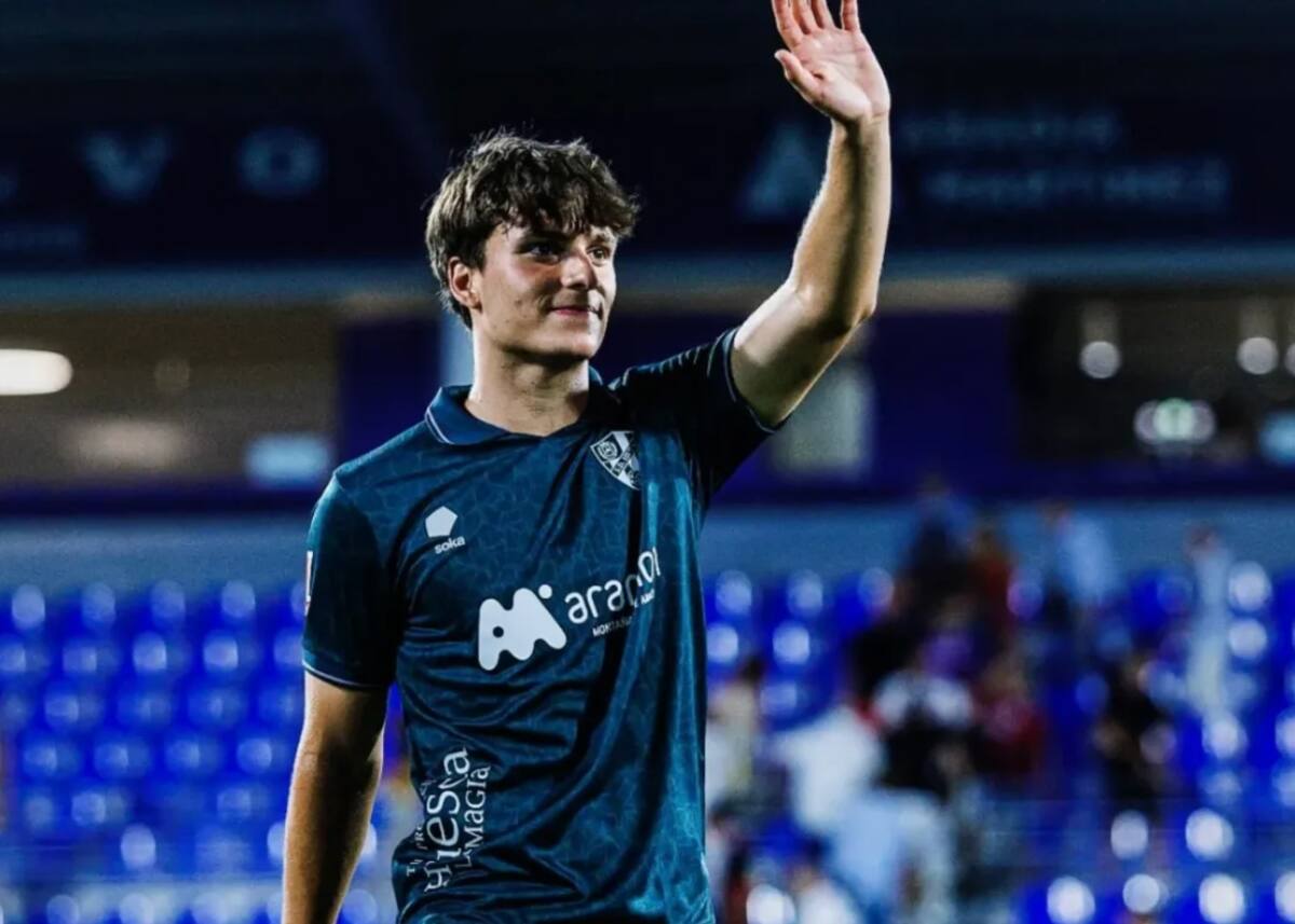 en planes de renovación con el Huesca. Foto: @Willychatilliez.