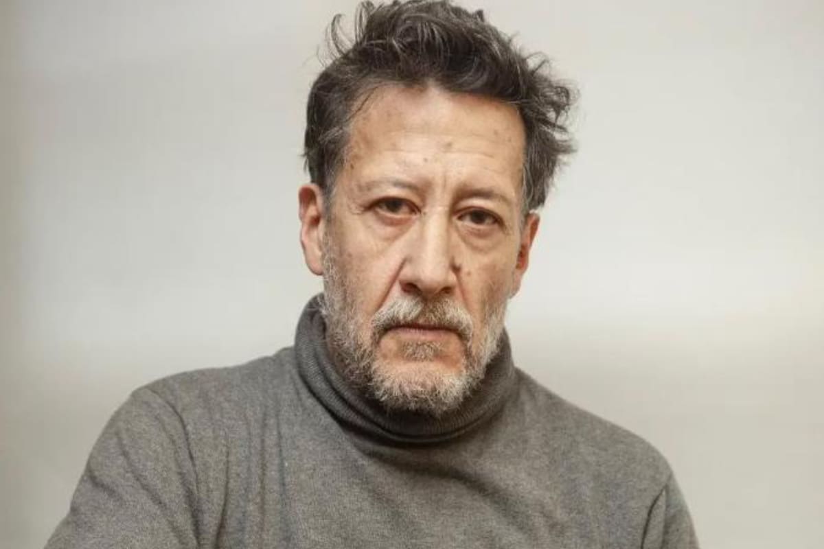 El actor se mantiene en silla de ruedas tras complejo estado.