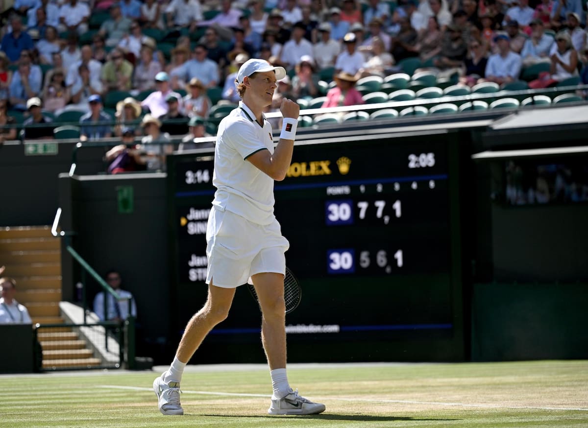 Jannik Sinner celebra en el triunfo sobre el alemán Jan-Lennard Struff. Foto: EFE.
