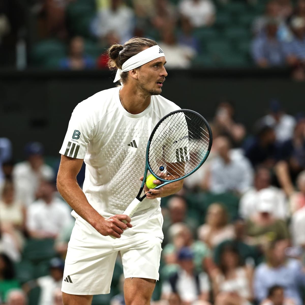 El toque de queda frena a Zverev en Wimbledon y lo obliga a esperar
