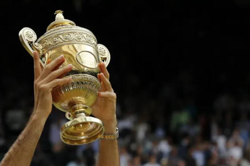 El trofeo que premia al campeón del cuadro de caballeros se entrega desde 1887 y tiene en el tope una fruta muy ajena a la cultura británica. ¿Por que?