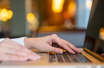 Conoce cómo saber si tu computador cumple los requisitos para actualizarlo a Windows 11