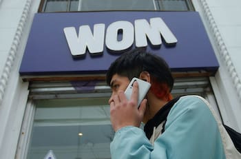 ¿Por qué Wom tiene que pagar 50 millones de dólares al Estado de Chile?