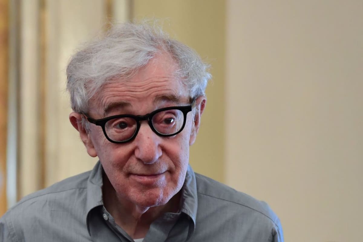 Woody Allen es uno de los directores más polémicos del mundo debido a su vida privada manchada por acusasiones de abuso y su relación con su hijastra.