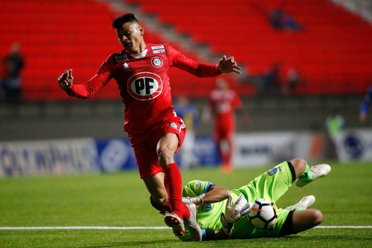 El delantero argentino en sus tiempos con la camiseta de Unión La Calera. Foto: Agencia Aton.