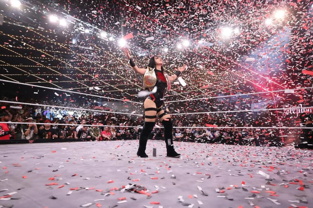Stephanie Vaquer llega a Monday Night RAW de la WWE.