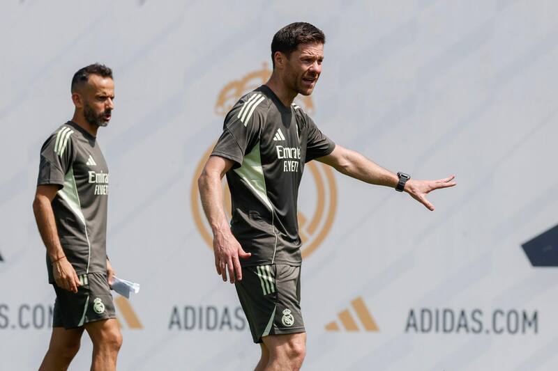 vive su primer desafío como DT del Madrid. Foto: EFE.