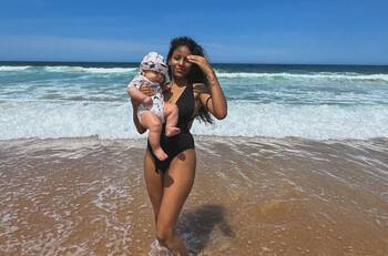 VIDEO: El tierno primer día en la playa del nieto de Anita Alvarado