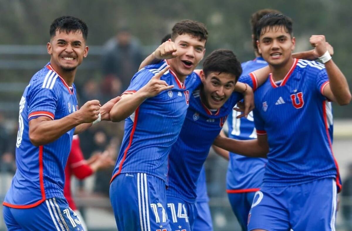 Yahir Salazar (a la izquierda) en la Serie de Proyección de Universidad de Chile.