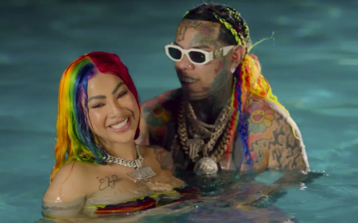 La cantante dominicana se burló del arresto del rapero