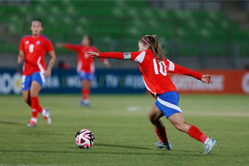 La futbolista chilena con más presencias en la Selección Chilena. Foto: Comunicaciones/FFCh.