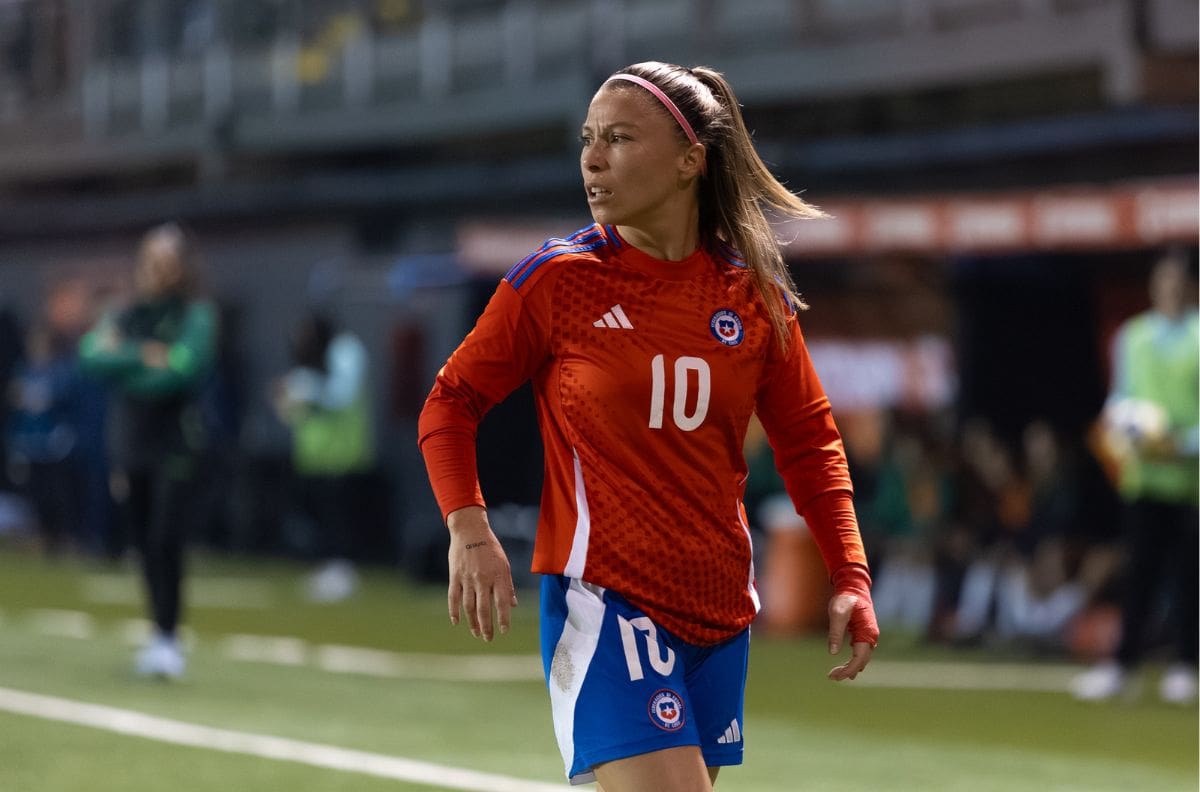 “Con Christiane Endler me pasa lo mismo que con Messi: mientras siga jugando será la mejor del mundo”