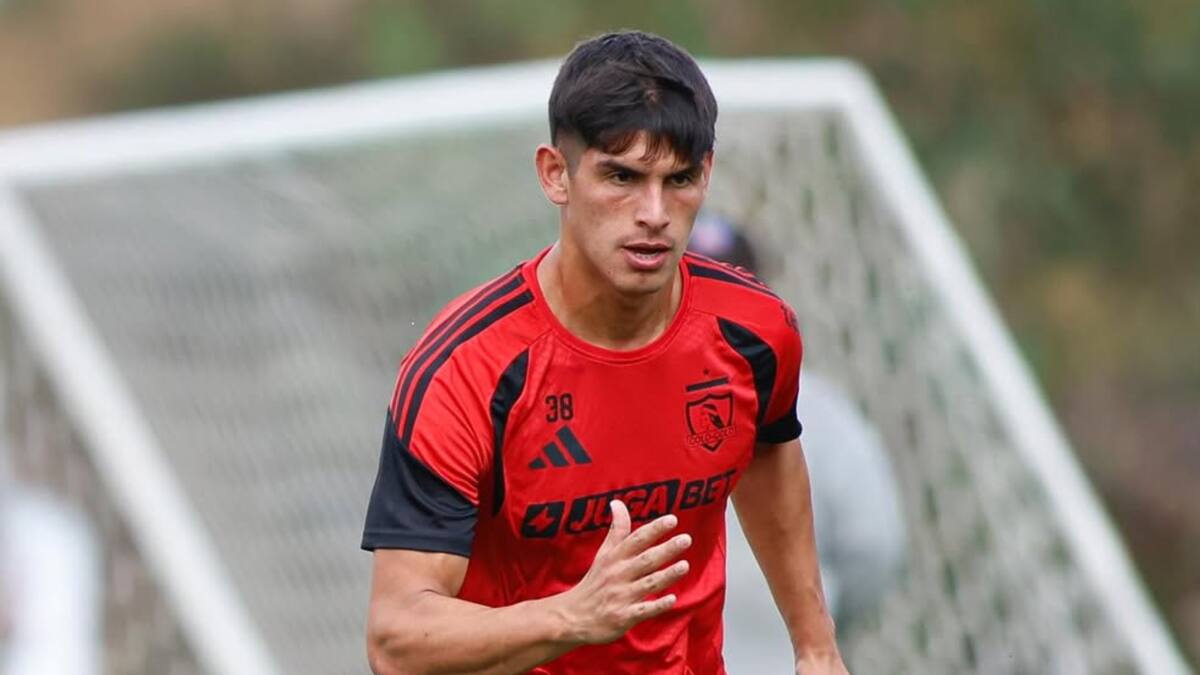 “Excepcional”: El juvenil de Colo Colo que empieza a encandilar a Fernando Ortiz en la pretemporada