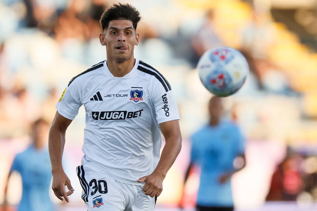 El joven delantero no convence del todo en Colo Colo. Foto: Aton.
