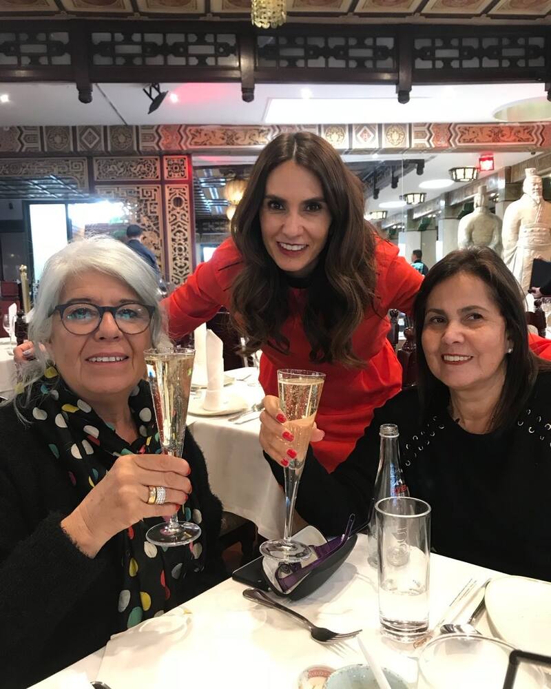 Yazmín Vásquez junto a su madre