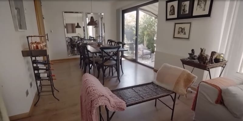 Yazmín Vásquez mostró la casa de Renata Bravo. Créditos: Pantallazo CHV