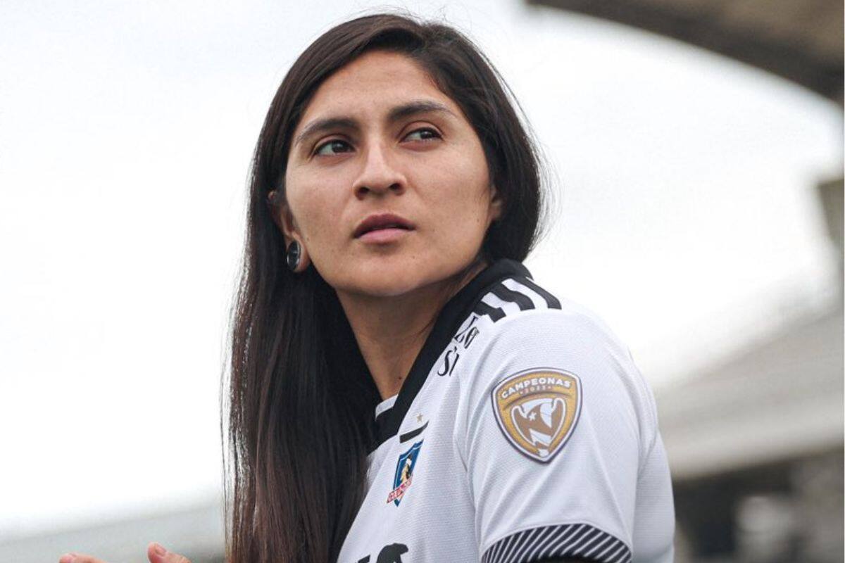 La primera foto de Yenny Acuña como refuerzo de Colo Colo. Foto: Prensa Colo Colo.