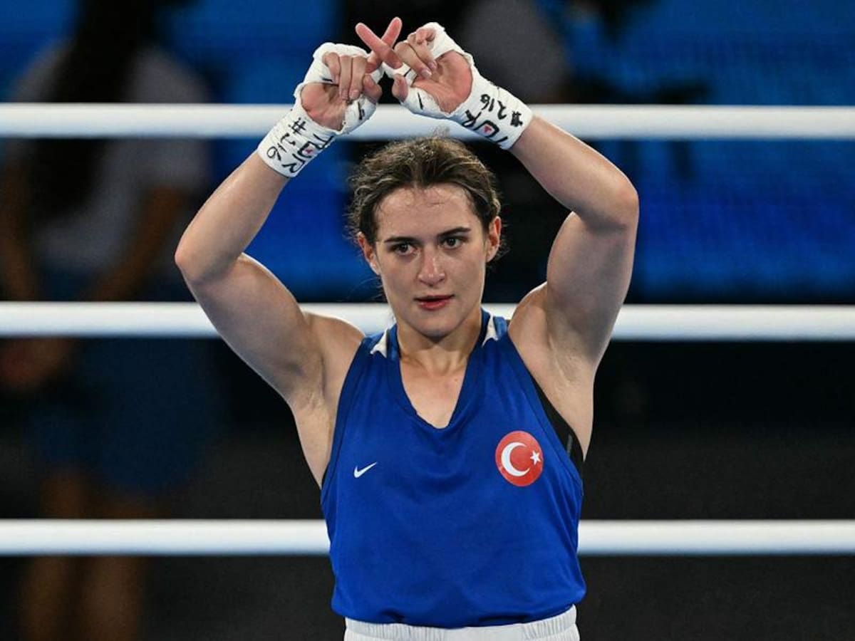 Yildiz Kahraman haciendo el polémico gesto ante Lin Yu-Ting