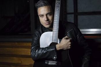 “Quise probar un estilo nuevo”: Yoan Amor estrenó “Piensa”, un clásico de Los Red Juniors en versión bachata