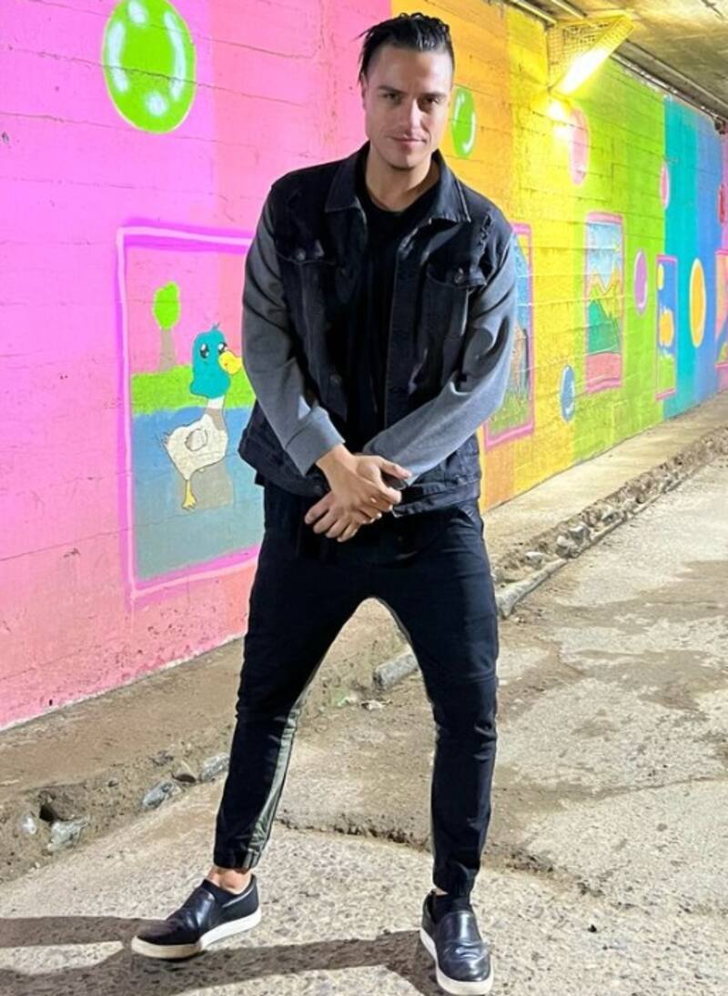 Yoan Amor grabará prontamente un videoclip para su versión de "Piensa". Créditos: CHV