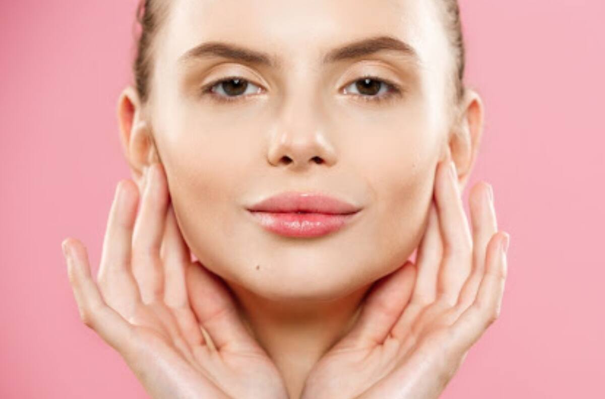 Sencillo ejercicio de yoga facial para prevenir la flacidez en las mejillas