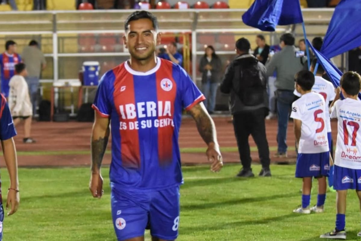 El defensor en Iberia de Los Ángeles. Foto: @yonathan_andia_leon