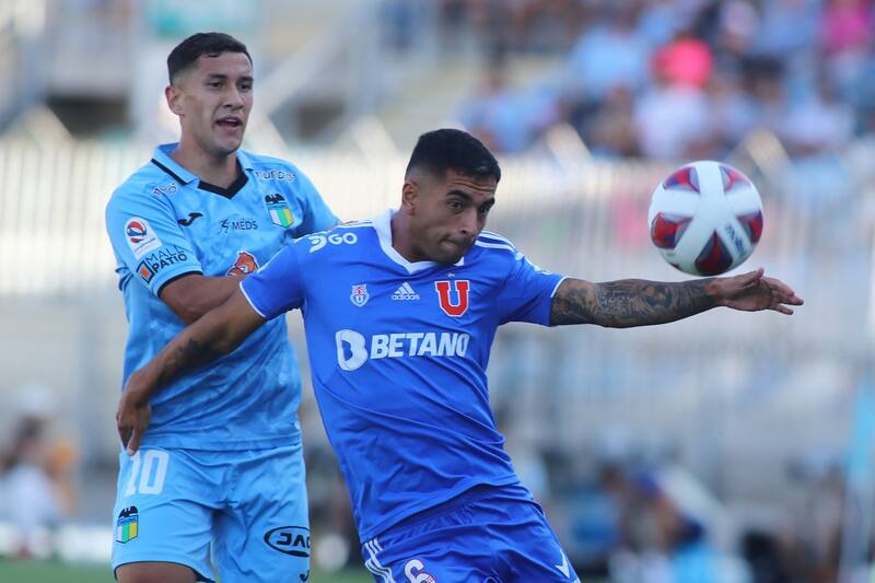 El defensor de la U Yonathan Andía, en un partido ante O'Higgins en el Campeonato Nacional.