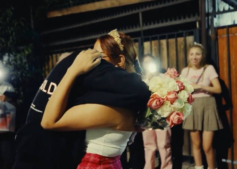 El emotivo encuentro entre Young Cister y su fan. Créditos: Instagram