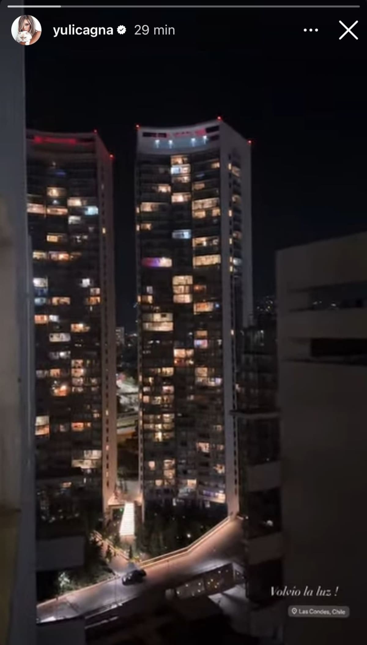 La chica reality compartió la alegría de sus vecinos tras llegada de la luz.