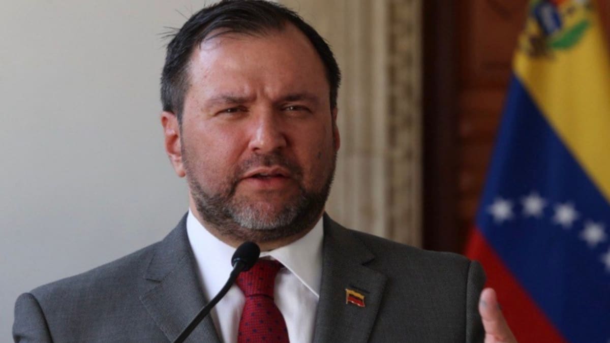 ¿Quién es Yvan Gil, el canciller venezolano que niega la existencia del Tren de Aragua?