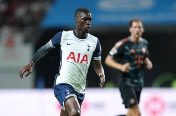 Drástica medida: figura de la Premier League fue suspendido por inhalar gas de la risa