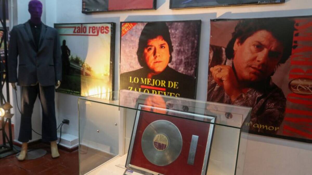 La casa del cantante está llena de objetos personales importantes.