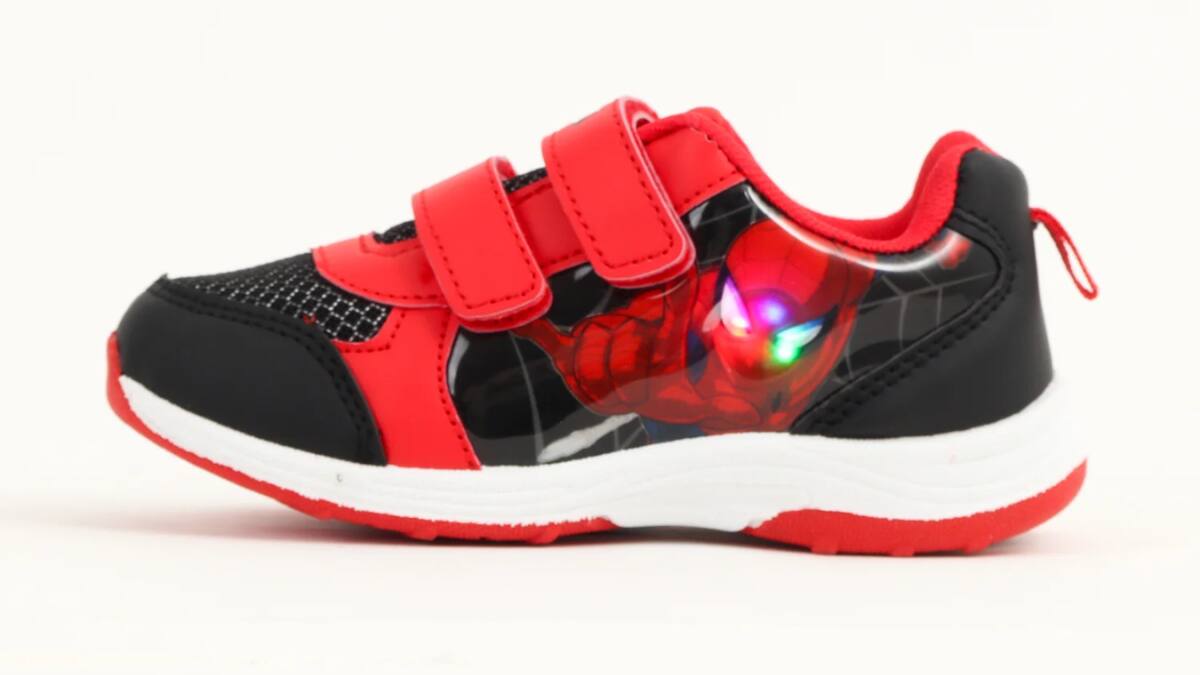 Por menos de $10.000: Ripley tiene un 64% de descuento en estas increíbles zapatillas con luces de Spiderman