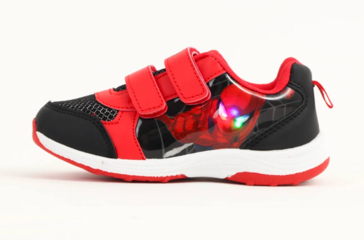 Por menos de $10.000: Ripley tiene un 64% de descuento en estas increíbles zapatillas con luces de Spiderman