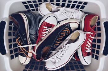 Barato y ecológico: Prepara el MEJOR desodorante para zapatos con 1 ingrediente casero