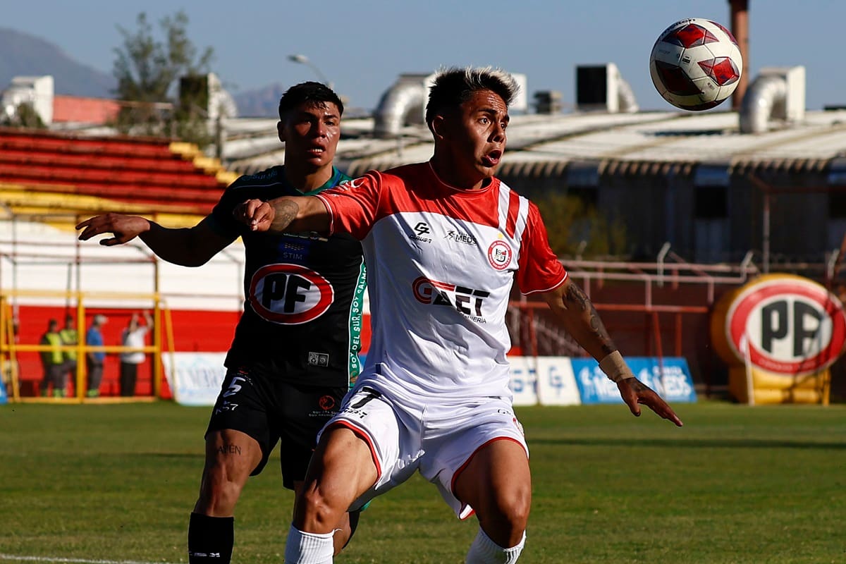 Zederick Vega es una de las apuesta de Deportes Temuco. Foto: Dragomir Yankovic/Photosport