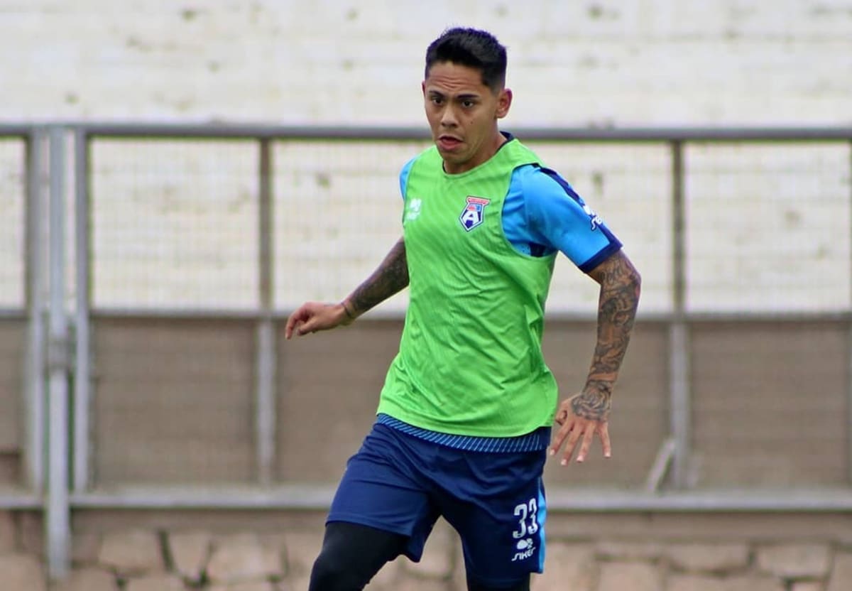 El delantero sufrió un calvario en San Marcos de Arica. Foto: @smdearica_oficial.