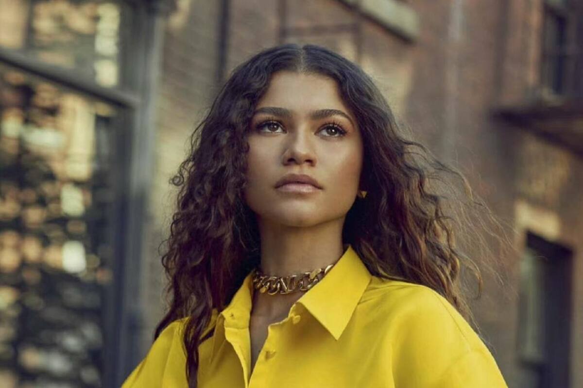 Zendaya maneja sola sus redes sociales.