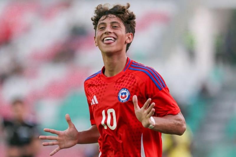 El futbolista de La Roja fue destacado por su participación en el Mundial Sub-17. Foto: Zidane Yáñez en Instagram.