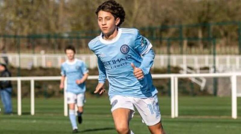 El delantero de La Roja Sub-15, Zinedine Yáñez vistiendo la camiseta del New York City.