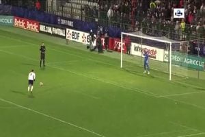 Gabriel Suazo falló penal clave y Toulouse fue eliminado por equipo de Tercera División