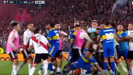 VIDEO | Bochorno Monumental: River y Boca protagonizan batalla campal en el Superclásico de Argentina