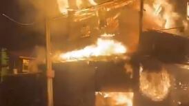 VIDEO | Incendio devora local comercial en la comuna El Bosque