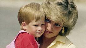 El príncipe Harry recuerda en su libro cuando a la princesa Diana de Gales la involucraron con otro hombre