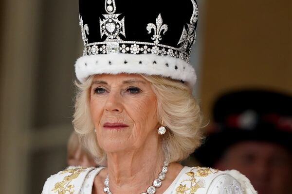 Reina Camilla hace historia al reemplazar al rey Carlos en un evento especial de Pascua 