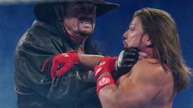 The Undertaker sorprende en medio de lucha de Aj Styles frente a Aleister Black