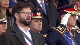 VIDEO | Presidente Boric sorprende en la Parada Militar cantando “Los Viejos Estandartes”