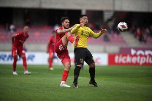 Se formó en Colo Colo, jugó apenas un partido en el primer equipo y ahora tiene en vilo a la Primera B