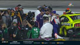 Joey Logano y Denny Hamlin protagonizaron dura pelea en la carrera de NASCAR